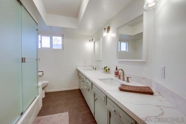 16820 Orchard Bend Rd, Poway CA: https://media.crmls.org/mediaz/6ece19c5-5419-495b-acad-c19178922a87.jpg