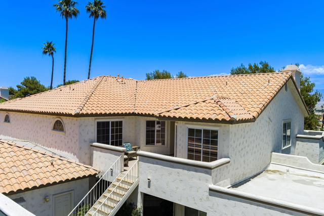 340 Vista Royale Drive, Palm Desert CA: https://media.crmls.org/mediaz/6ecec2f6-281a-4488-a103-1fc6a03b3d0e.jpg