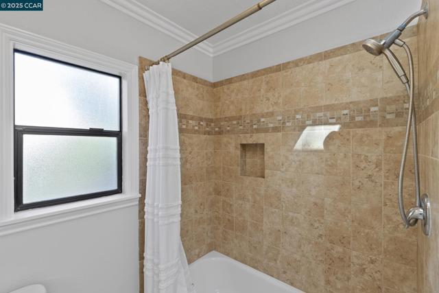 3348 Betty Ln, Lafayette CA: https://media.crmls.org/mediaz/6ecf171f-9e12-434c-9714-1d009f5fe464.jpg