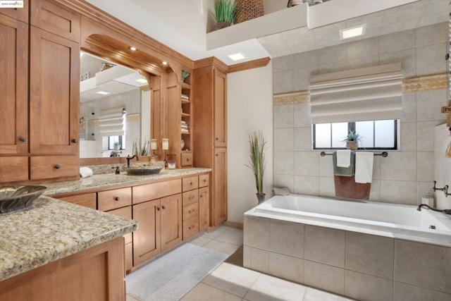 2960 Almondwood Pl, Oakley CA: https://media.crmls.org/mediaz/6ecf4411-e886-4f55-8966-624b33653c14.jpg