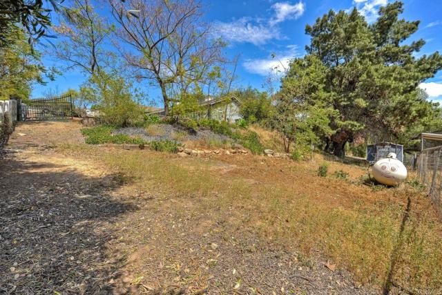 31503 Stardust Lane, Valley Center CA: https://media.crmls.org/mediaz/6ed01e00-807b-4958-9306-e89948dae6e1.jpg