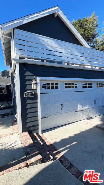 22111 Independencia Street, Woodland Hills CA: https://media.crmls.org/mediaz/6ed07f28-72ed-4e27-abe5-57bcb240af9d.jpg