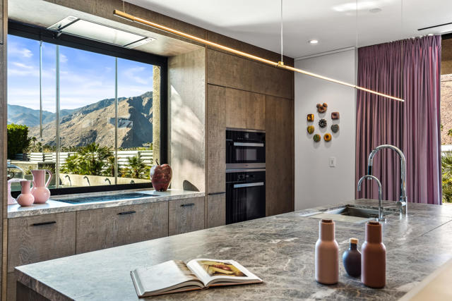 427 N Avenida Caballeros, Palm Springs CA: https://media.crmls.org/mediaz/6ed0a14c-282a-4645-946e-1be2ae5ffa6d.jpg