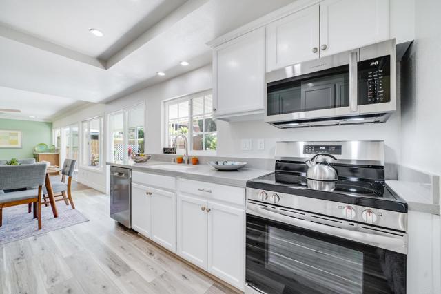 Detail Gallery Image 8 of 37 For 15020 Penasquitos Dr, Rancho Penasquitos,  CA 92129 - 3 Beds | 2/1 Baths