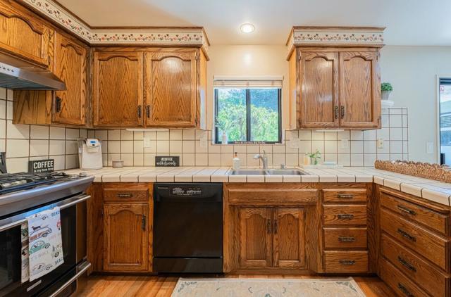 785 Ambrose Drive, Salinas CA: https://media.crmls.org/mediaz/6ed17e7c-db71-4416-9b27-52d73a703b2a.jpg