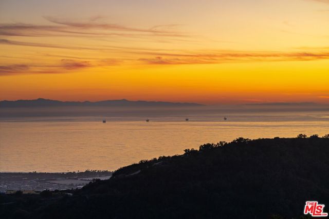 1915 Monte Alegre Drive, Carpinteria CA: https://media.crmls.org/mediaz/6ed18ac4-6ccc-43ca-a264-c781d3118036.jpg