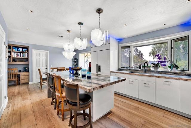 17505 Corte Lomas Verde, Poway CA: https://media.crmls.org/mediaz/6ed28981-24eb-4d68-b27e-06f8e81240be.jpg