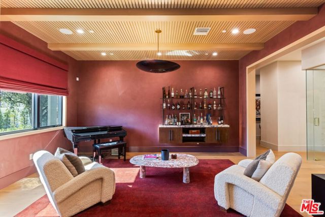 5084 Valjean Avenue, Encino CA: https://media.crmls.org/mediaz/6ed290ee-dcc2-4f1d-88bd-ffd056e07db1.jpg