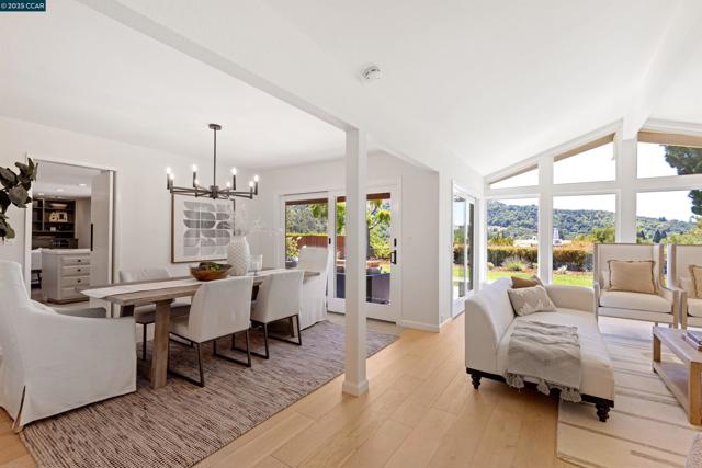 11 Breck Ct, Moraga CA: https://media.crmls.org/mediaz/6ed365cf-f17b-470b-b30f-616de22b657e.jpg