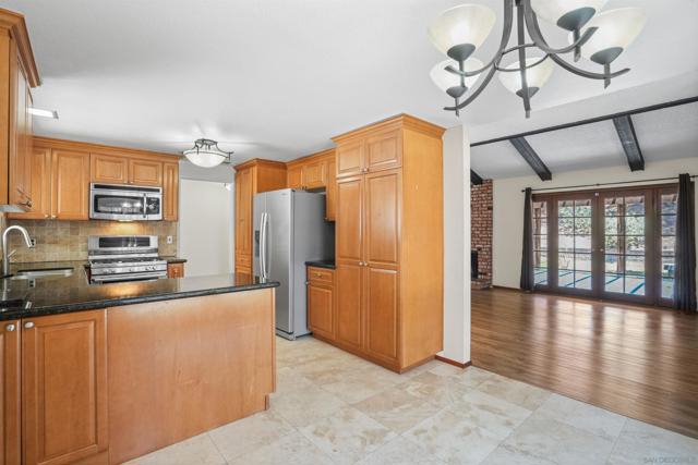 931 Rutgers Ave, Chula Vista CA: https://media.crmls.org/mediaz/6ed38128-eefc-48fe-bfcb-b0b4404fbf3d.jpg
