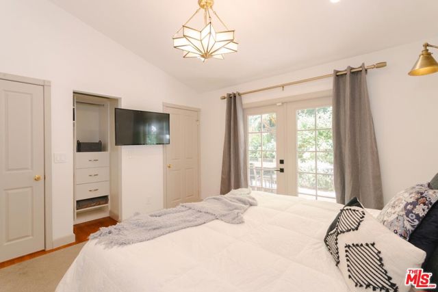 2055 Outpost Drive, Los Angeles CA: https://media.crmls.org/mediaz/6ed3f938-7398-475f-994b-c832aa14637b.jpg