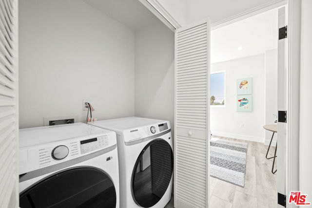 1955 Preuss Road, Los Angeles CA: https://media.crmls.org/mediaz/6ed44742-1257-4b28-8a2b-12918aeb936b.jpg
