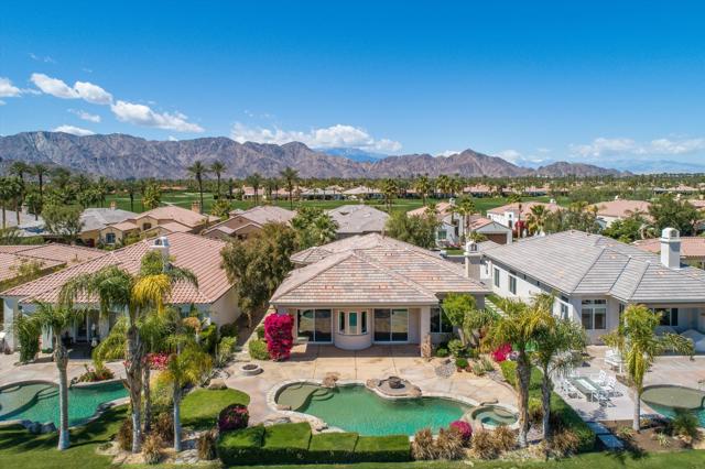 51686 Via Sorrento, La Quinta CA: https://media.crmls.org/mediaz/6ed44e34-77d3-415e-bf2b-ca2f9273d357.jpg