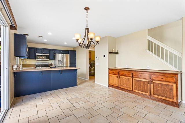 Detail Gallery Image 7 of 41 For 2268 Poppy Hills Dr, Chula Vista,  CA 91915 - 3 Beds | 2/1 Baths