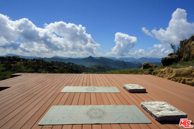 24641 Piuma Road, Malibu CA: https://media.crmls.org/mediaz/6ed487ec-3d83-49a9-b51e-049e72ca4407.jpg