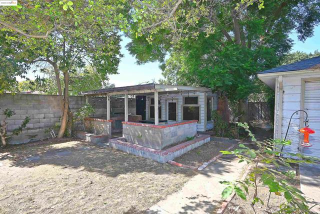 2343 Almond Ave, Concord CA: https://media.crmls.org/mediaz/6ed49c5d-52ff-4635-acd8-889229934960.jpg
