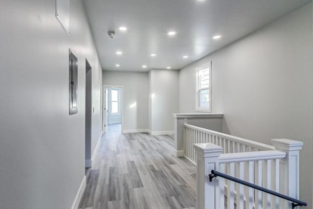 811 Oak Street, San Francisco CA: https://media.crmls.org/mediaz/6ed4dd21-5917-4661-9fea-2a3ecd30d32d.jpg