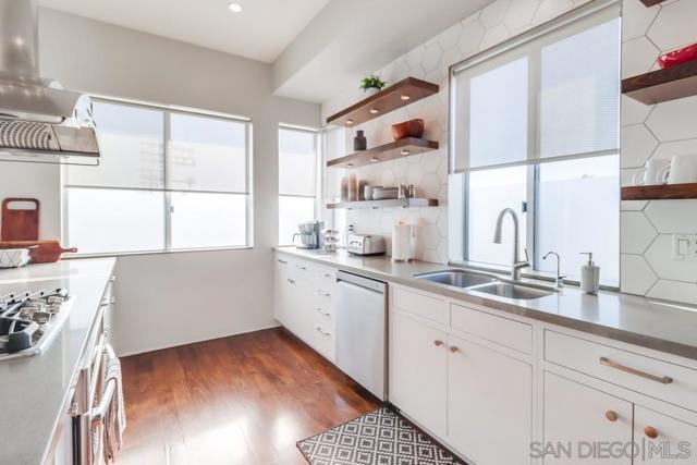 1016 1st St, Coronado CA: https://media.crmls.org/mediaz/6ed52431-f057-4593-a65d-cdcb96e6b1f3.jpg