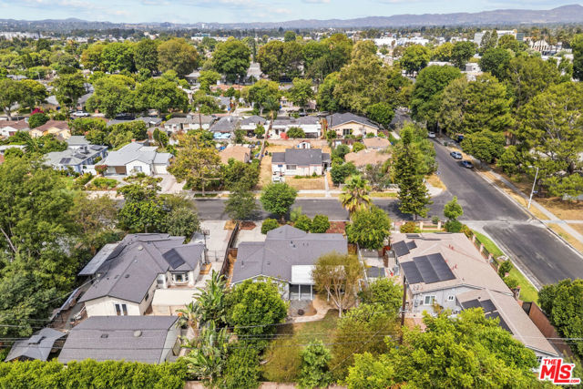 7048 Zelzah Avenue photo 35