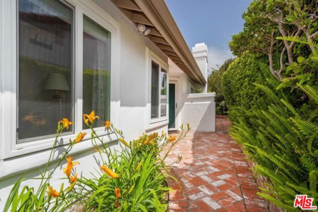 4732 Galicia Way, Oceanside CA: https://media.crmls.org/mediaz/6ed560e9-b7c1-43bf-aaab-5fb63fe5e5d2.jpg