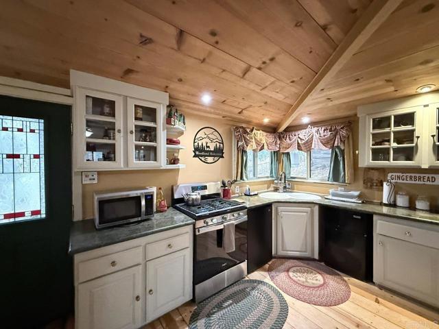 Detail Gallery Image 10 of 57 For 22258 Crestline Rd, Palomar Mountain,  CA 92060 - 3 Beds | 1 Baths