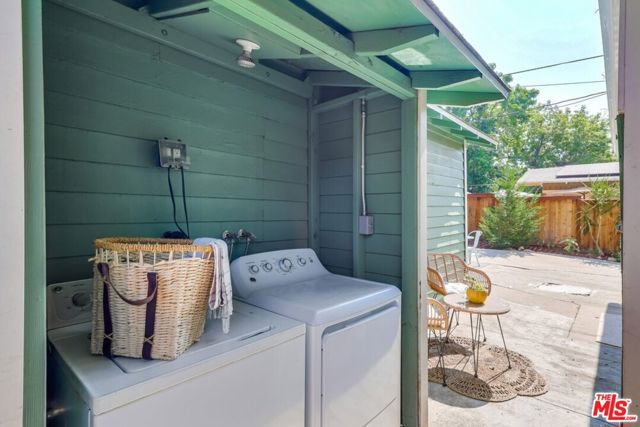 1105 E Claremont Street, Pasadena CA: https://media.crmls.org/mediaz/6ed60279-bf18-4262-bad6-9880bedb021b.jpg
