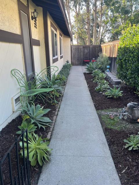 Detail Gallery Image 3 of 21 For 2265 Amber Ln, Escondido,  CA 92026 - 3 Beds | 2 Baths