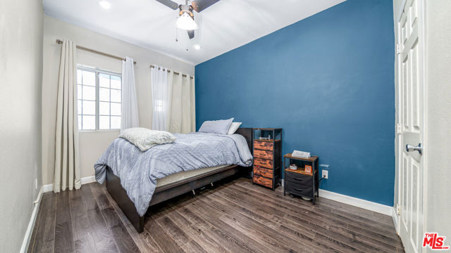 217 Columbia Place, Los Angeles CA: https://media.crmls.org/mediaz/6ed61573-7f88-42f2-b33c-c94eca8d3df1.jpg
