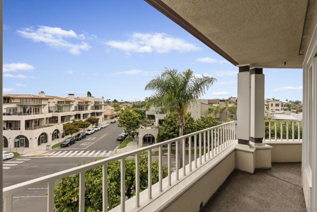 1101 1st Street, Coronado CA: https://media.crmls.org/mediaz/6ed650b1-7a06-4937-8b74-01a8fea9c9d4.jpg