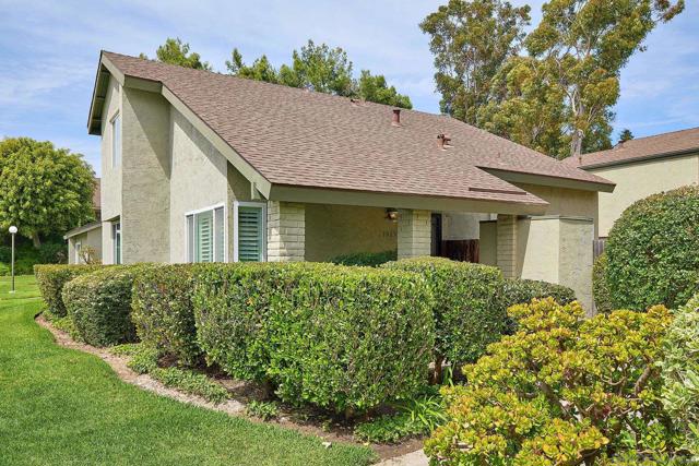 10834 Caravelle Pl, San Diego CA: https://media.crmls.org/mediaz/6ed66171-8f50-4205-abc4-9978f9f72c92.jpg