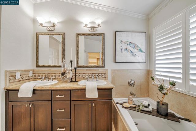 115 Sapphire Ct, San Ramon CA: https://media.crmls.org/mediaz/6ed6765a-79f4-4434-bd44-ffd17aeb9ae4.jpg
