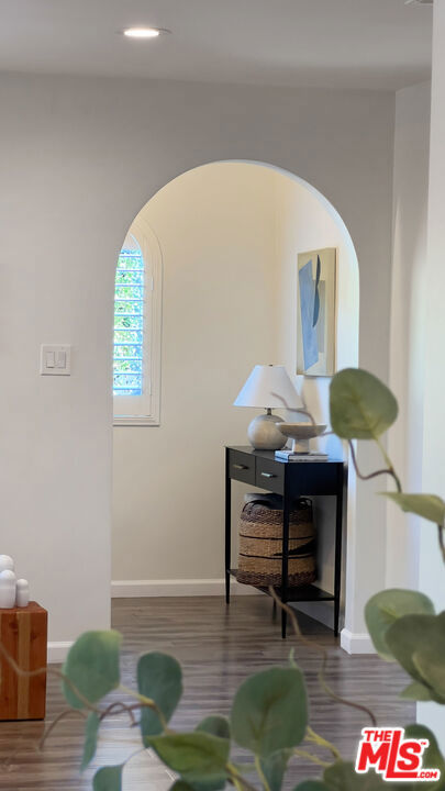 4427 S Wilton Place, Los Angeles CA: https://media.crmls.org/mediaz/6ed6a1fe-2efa-4332-83a2-f704201528f9.jpg