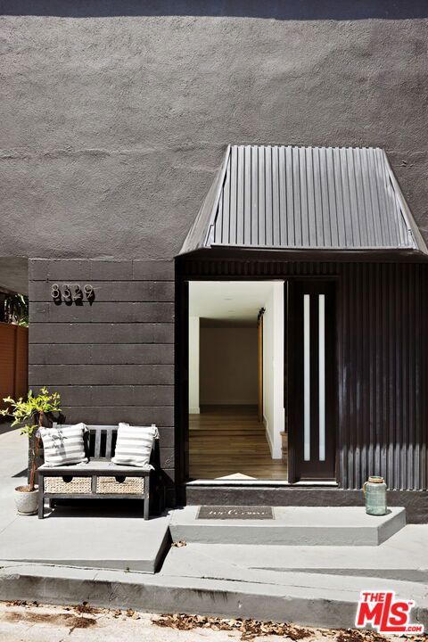 8329 Kirkwood Drive, Los Angeles CA: https://media.crmls.org/mediaz/6ed6ae7c-1dd2-4998-8a40-40dccebf232e.jpg
