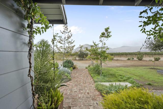 43002 Arroyo Seco Road, Soledad CA: https://media.crmls.org/mediaz/6ed6b6c8-a7d1-425b-8596-7ae42bcd66f9.jpg