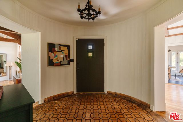 463 N Greencraig Road, Los Angeles CA: https://media.crmls.org/mediaz/6ed6ff9a-fd23-45a4-9f26-d7cb2456f2a3.jpg