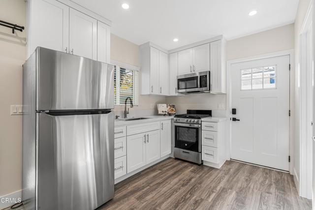 Detail Gallery Image 29 of 37 For 15233 Camarillo St, Sherman Oaks,  CA 91403 - 5 Beds | 4 Baths