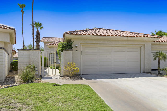 105 Brandigo Circle, Palm Desert CA: https://media.crmls.org/mediaz/6ed8039a-9711-4e5f-bd29-371cdfd4ddbb.jpg