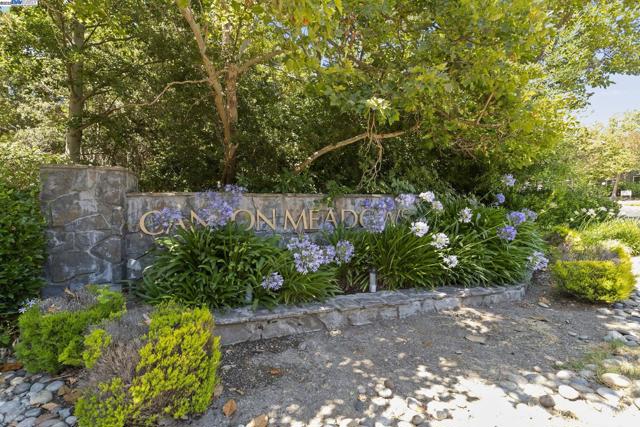 7710 Canyon Meadow Cir, Pleasanton CA: https://media.crmls.org/mediaz/6ed8066d-c7fb-4eec-8297-0b7c445a4751.jpg