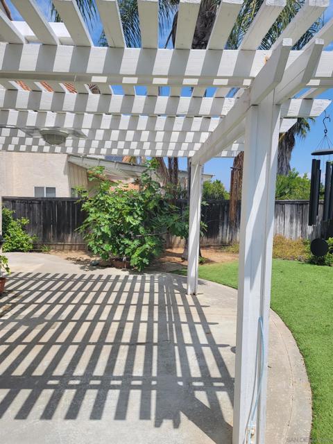Image 5 of 17 For 7651 Park Village