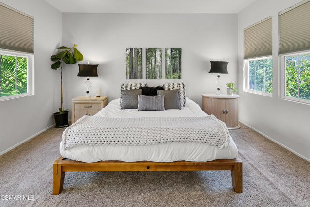 477 Parkview Court, Simi Valley CA: https://media.crmls.org/mediaz/6ed97c92-e1ec-43f2-bc29-f1b896a01616.jpg
