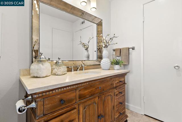 4033 Terra Granada Dr, Walnut Creek CA: https://media.crmls.org/mediaz/6ed9983a-dbbb-4c19-a3ef-fd97a96ba2b4.jpg