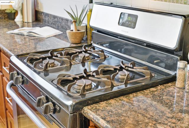 5315 Camden St, Oakland CA: https://media.crmls.org/mediaz/6ed9b9a0-e410-4bef-9401-1c19b7521ba7.jpg