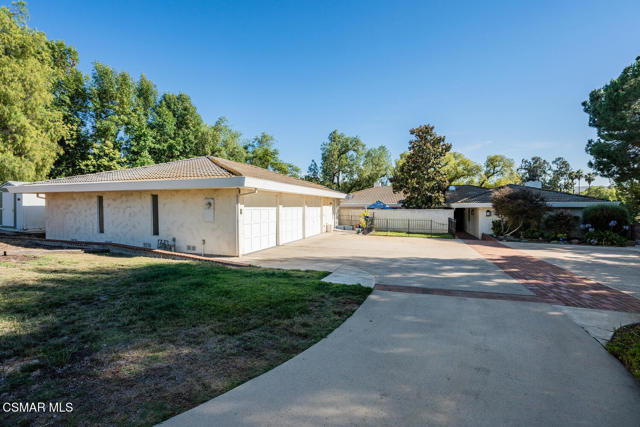 356 Laguna Terrace, Simi Valley CA: https://media.crmls.org/mediaz/6eda56e5-543f-46c6-9cad-aaae5be28429.jpg