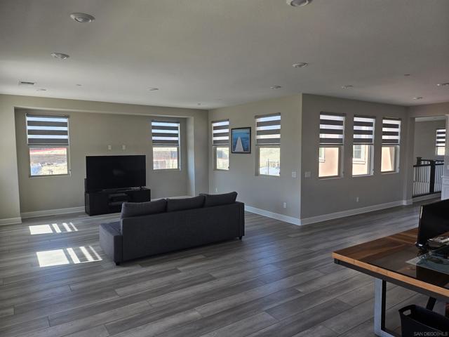 16231 Sunny Summit Dr, San Diego CA: https://media.crmls.org/mediaz/6edaa54f-cdf0-4808-8407-ef2a43d10852.jpg