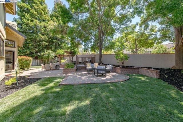 942 Finovino Ct, Pleasanton CA: https://media.crmls.org/mediaz/6edae1ad-84ff-4016-af4e-025f6457a22a.jpg
