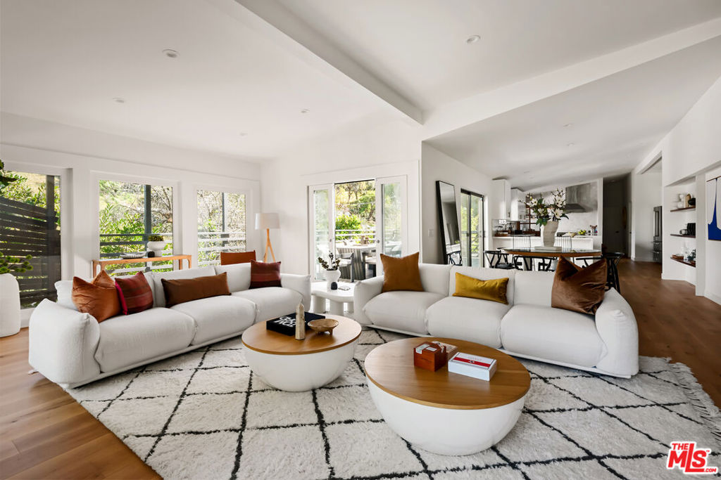 3375 Coldwater Canyon Avenue