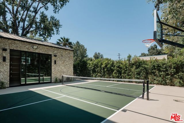 23346 Collins Street, Woodland Hills CA: https://media.crmls.org/mediaz/6edba306-1414-4a3e-bc1d-8df7e0cab8a5.jpg