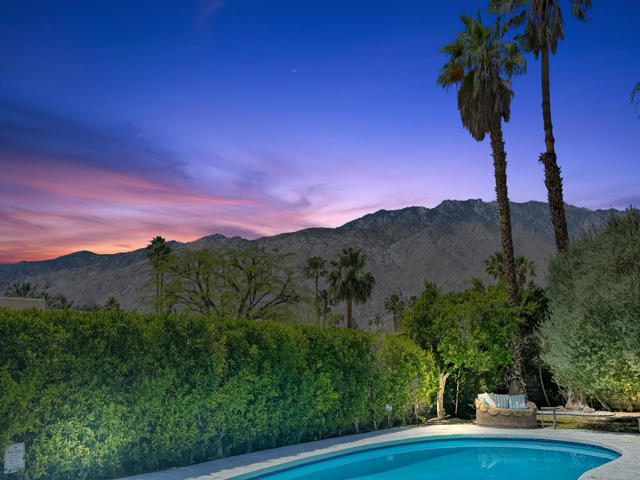 1385 E Via Escuela, Palm Springs CA: https://media.crmls.org/mediaz/6edbdcc9-0748-41c6-8e3c-8d3e2c185419.jpg