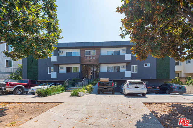 1534 S Shenandoah Street, Los Angeles CA: https://media.crmls.org/mediaz/6edc2640-bcf7-48d7-b0fb-2fc3ea96e057.jpg
