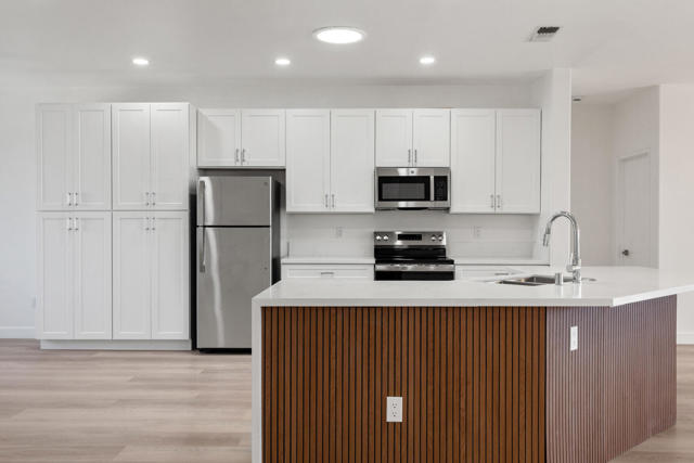 35677 Inverness Avenue, Palm Desert CA: https://media.crmls.org/mediaz/6edc3c18-766f-47d1-96c4-ebc1530e36be.jpg